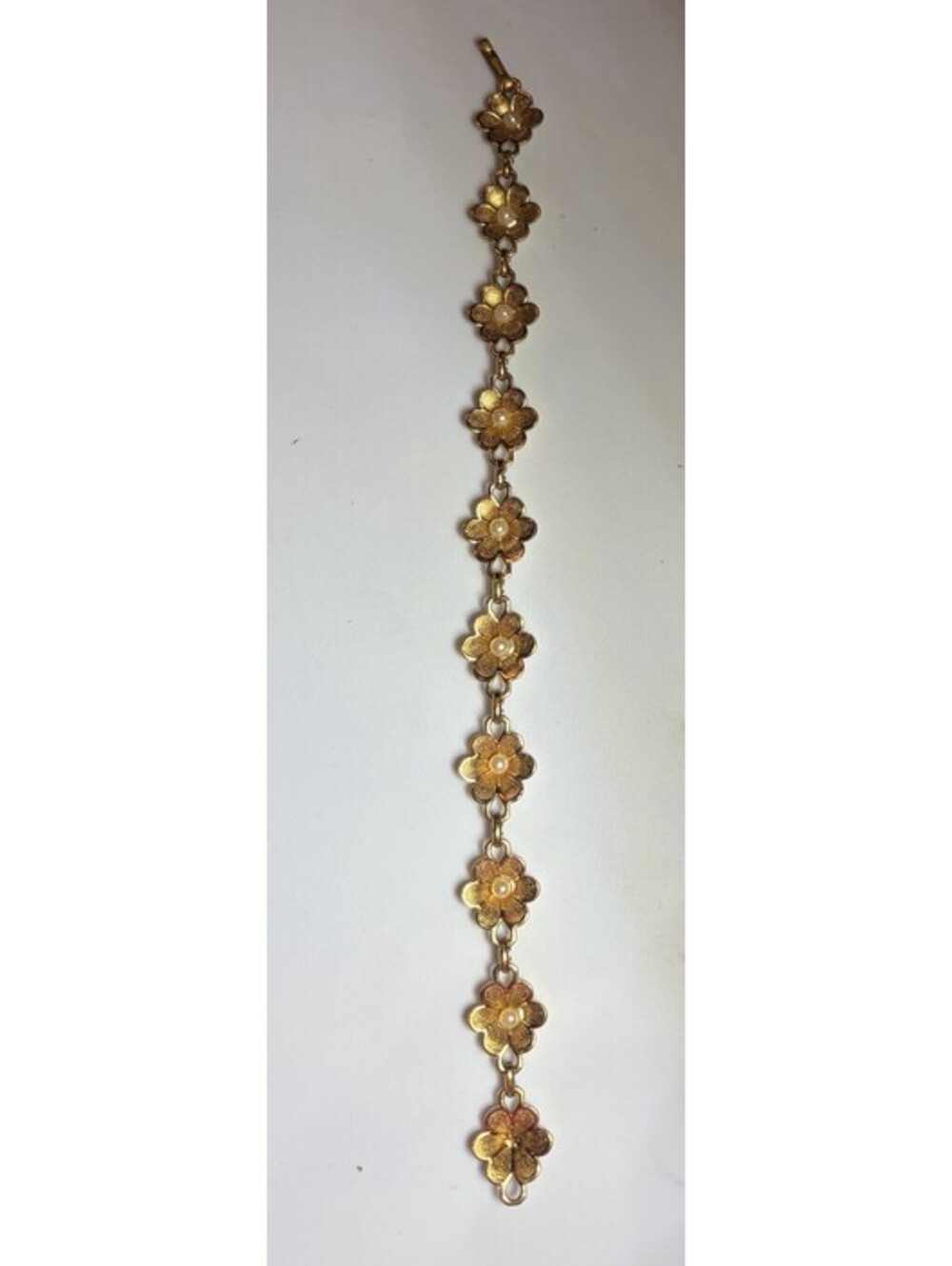 Vintage Gold-toned Bracelet - Scalloped Daisy Design Small White Center Beads